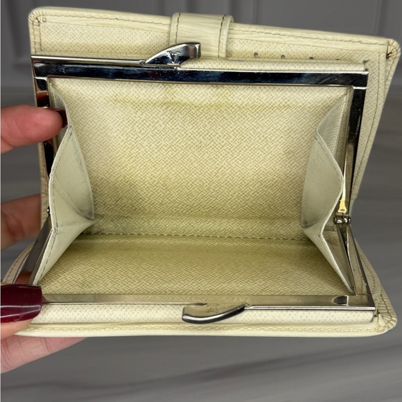 Louis Vuitton White Epi Kisslock Wallet | Vintage LV Coin Purse | Authentic - Picture 10 of 12